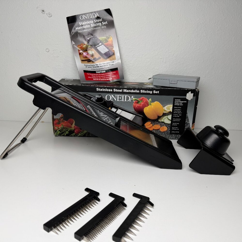 Oneida Stainless Steel Mandolin Slicing Set - 5-Blade Open box